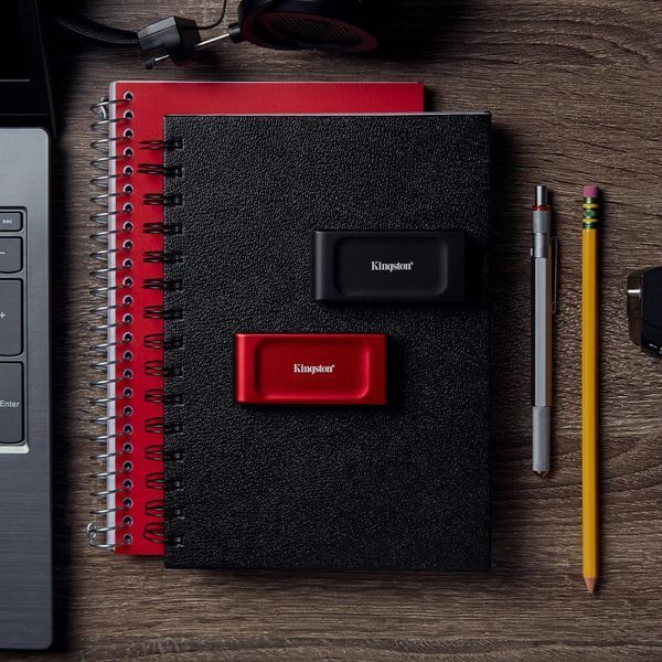 Внешний SSD 1TB Kingston XS1000 SXS1000/1000G External SSD, Black, Read 1050 MB/s, Write 1000 MB/s, USB 3.2 Gen.2, USB-A to USB-C adapter 33300 DOXYTERRA.md фото